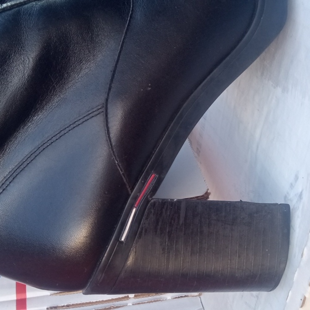 Tommy Hilfiger Black Heeled Zip-Up Boots with Red Lining - Picture 15 of 15